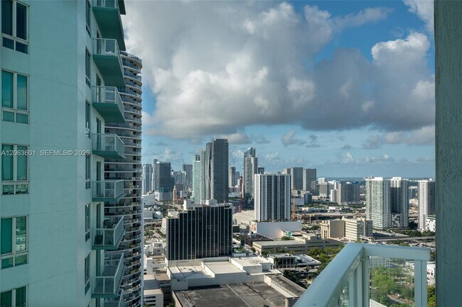 Building Photo - 1900 N Bayshore Dr