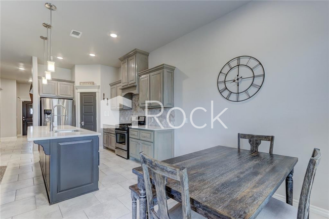 Building Photo - Gorgeous 3 Bedroom Home with Storm Shelter located in The Waters in Moore!! **All Appliances Incl...