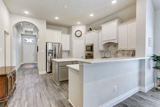 Building Photo - 8126 Silverspot Ln