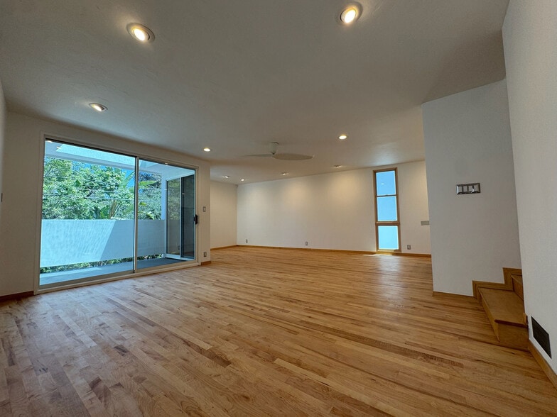 Building Photo - 8863 Lookout Mountain Ave