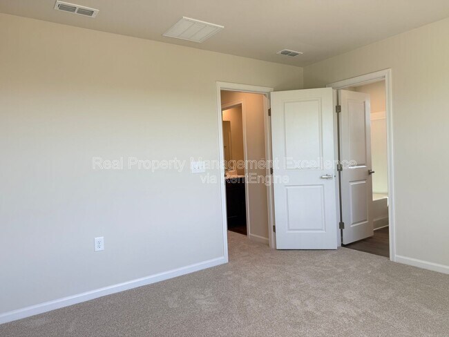 Building Photo - 372 Grand Silo Rd