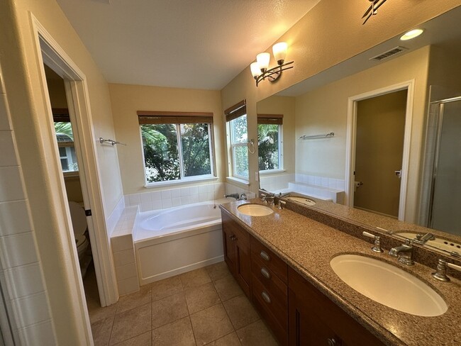 Building Photo - Pet-Friendly Spacious Solar-Powered Home i...