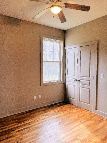 Building Photo - 205 Wellington St