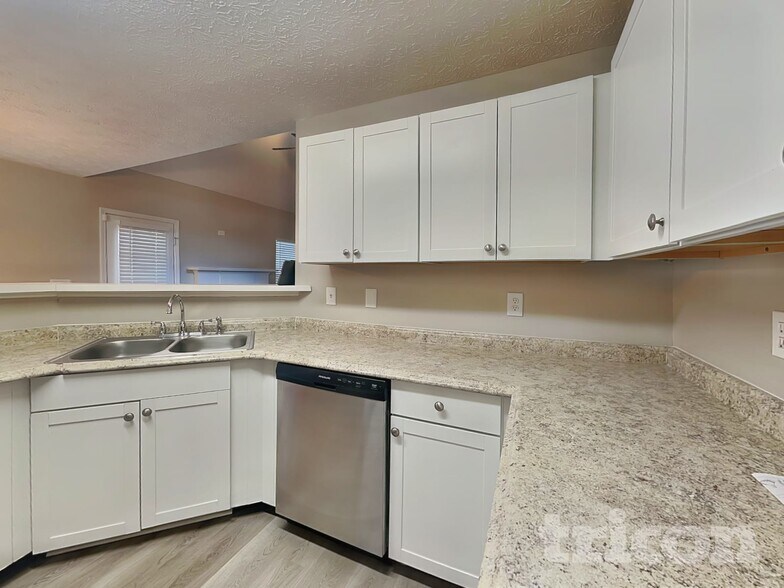 Building Photo - 266 Summer Hill Cir