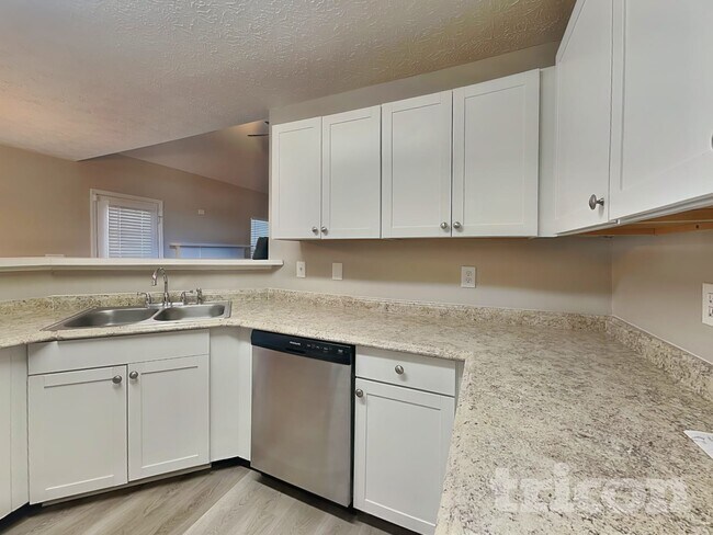 Building Photo - 266 Summer Hill Cir