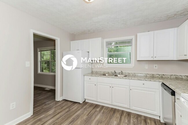 Building Photo - 6 Bedroom Pet-Friendly Home in South Fulton, GA with Main Street Renewal