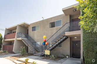 Building Photo - 250 E Acacia St.