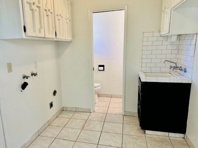 Building Photo - $3,300 Fowler & Shepherd, 4 Bed / 2.5 Bath...