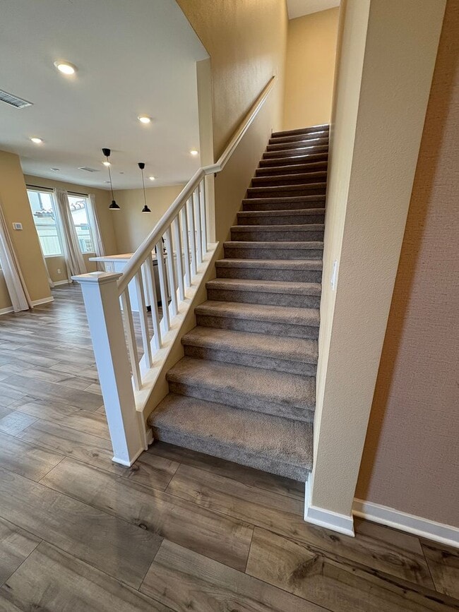 Building Photo - Beautiful Home Bedford Community!