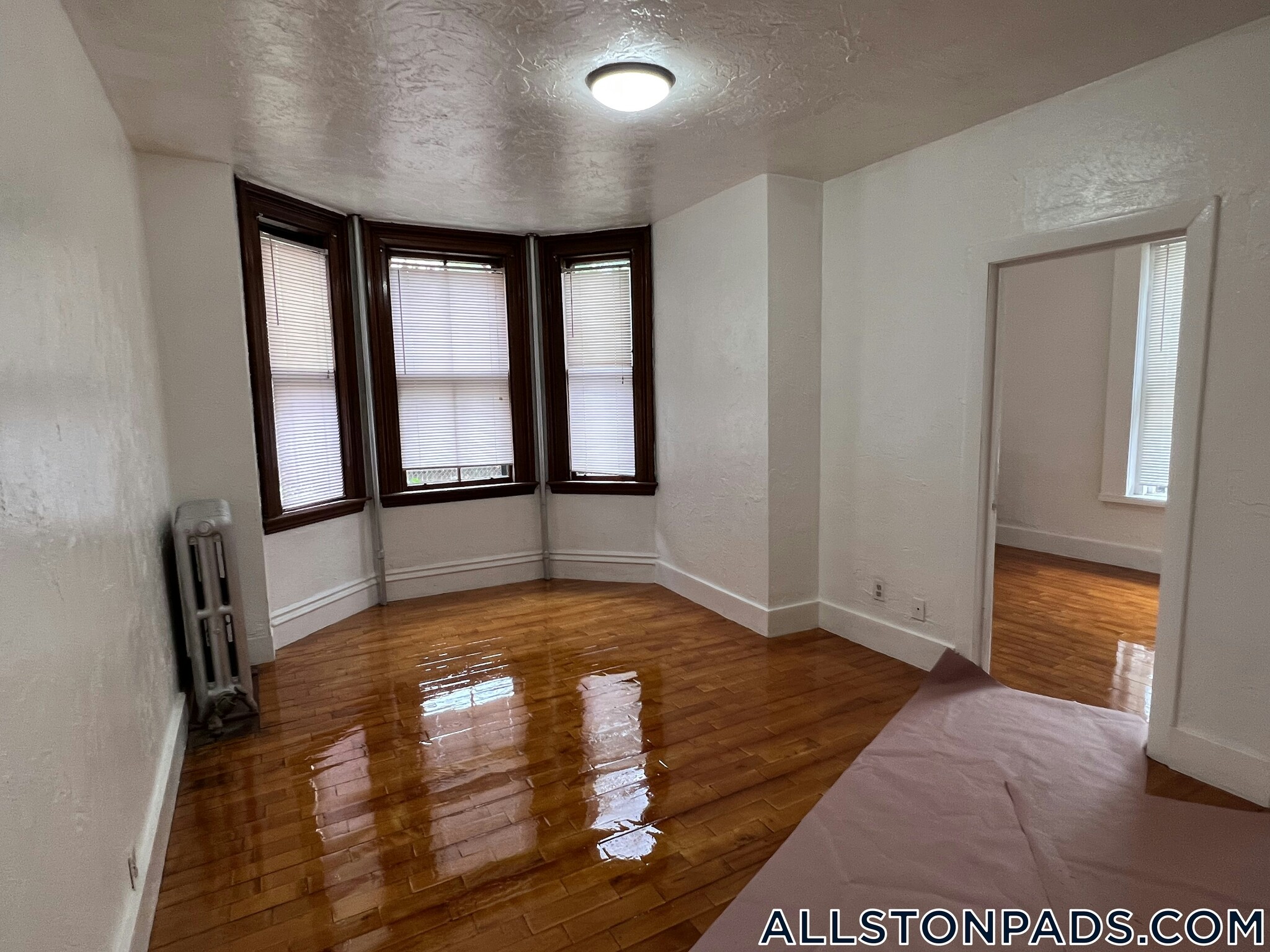 Building Photo - 4 Adella Pl