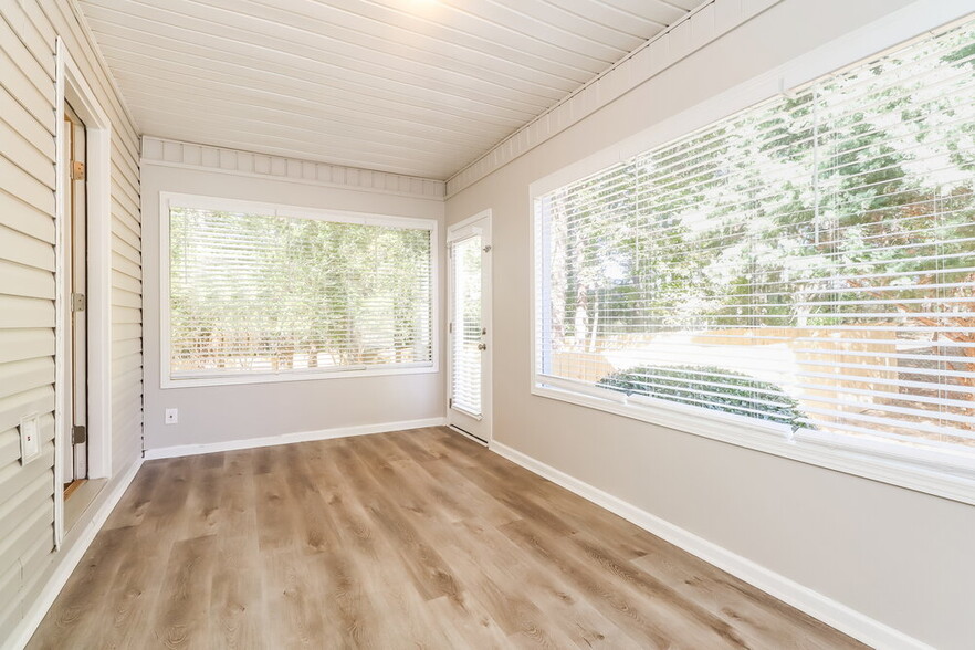 Building Photo - 250 Ashley Oaks Dr