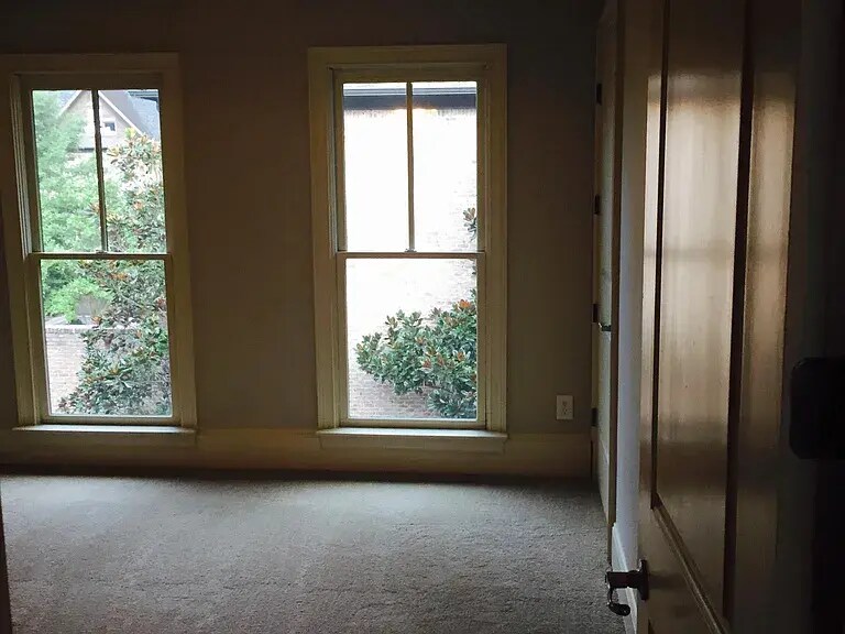 Building Photo - 4222 Rickenbacker Dr NE