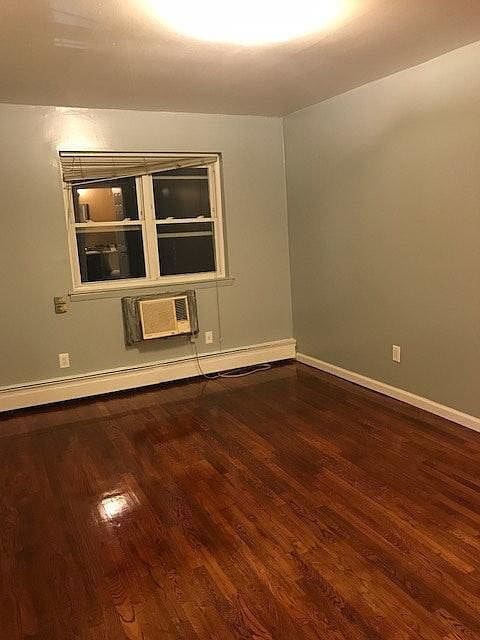 Building Photo - "Charming 3-Bedroom Oasis with 2 Full Bath...