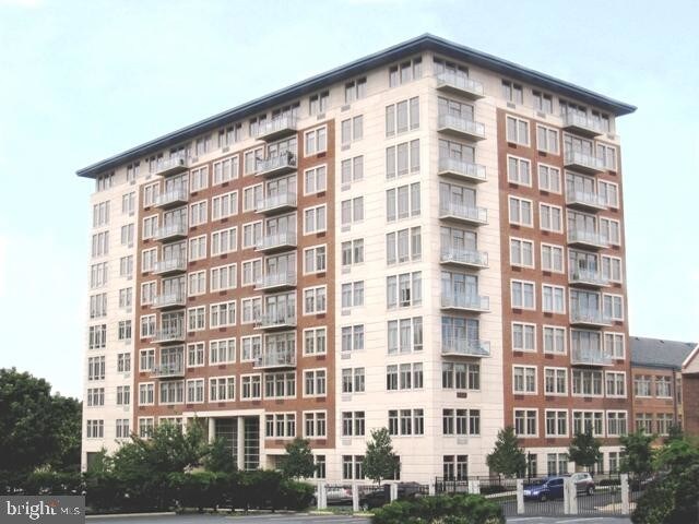 Building Photo - 1900 Hamilton St