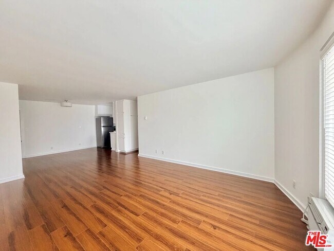 Building Photo - 5805 W 8th St