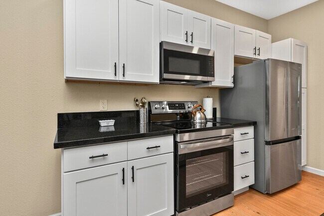 Primary Photo - 1220 E Pacific St