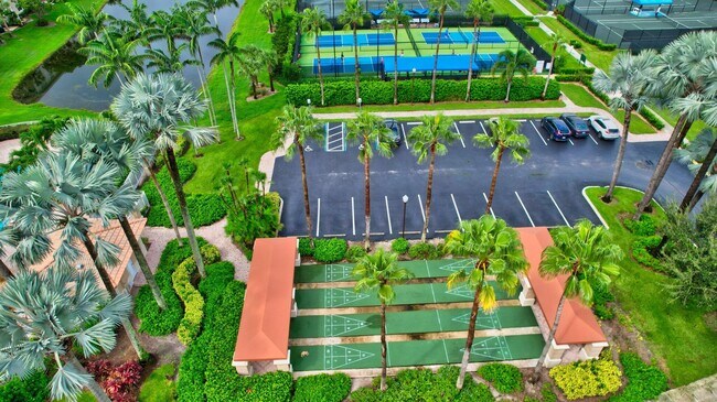 Building Photo - 5810 Crystal Shores Dr