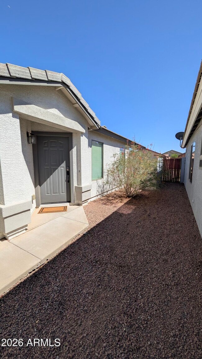 Building Photo - 1377 E Pryor Rd