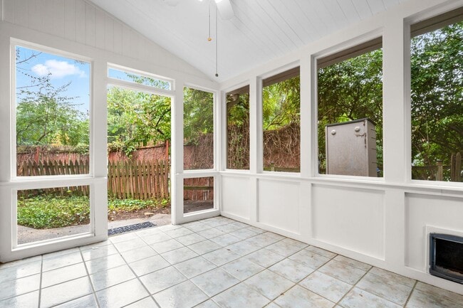 Building Photo - 3 Bed 2 Bath - Takoma Park Split Level - 1...