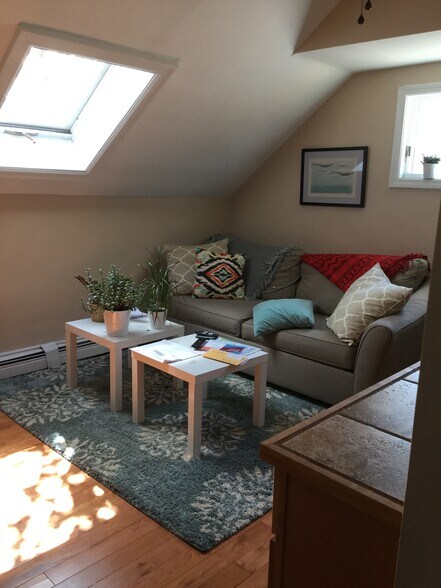 Building Photo - 889 Hope St