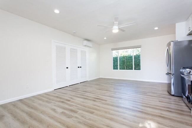 Building Photo - 4138 Middlesex Dr