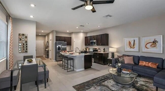 Building Photo - 10557 Oakside Dr