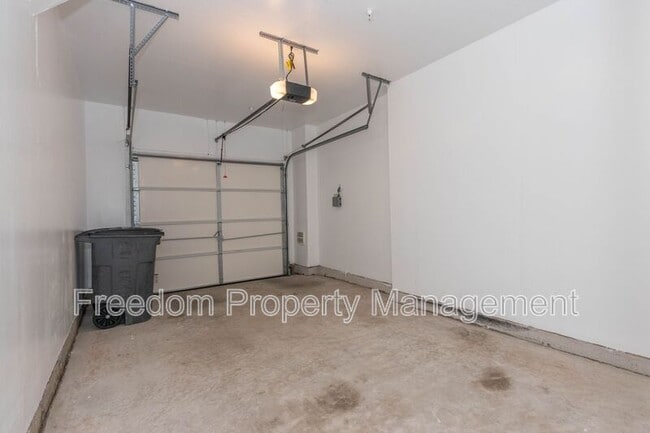 Building Photo - 17002 Beveridge Dr