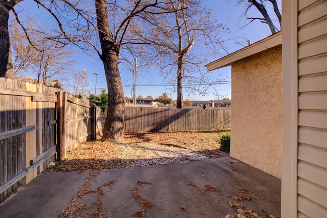 Building Photo - 8039 - 8041 S 79th E Ave Duplex