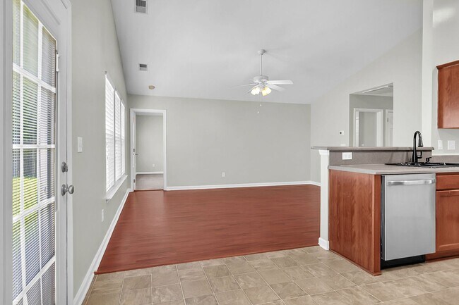 Building Photo - Charming 3-Bedroom, 2-Bath Home available ...