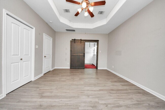 Building Photo - 2011 Halyard Dr