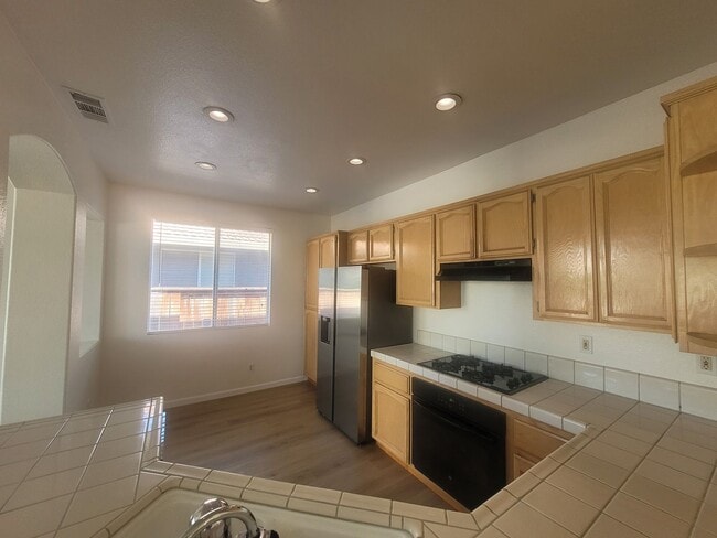 Building Photo - Solar electric home in the Laguna area of Elk Grove