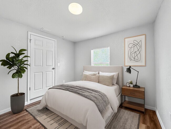 Building Photo - Fully Renovated 3-Bed, 2-Bath Home with Ga...