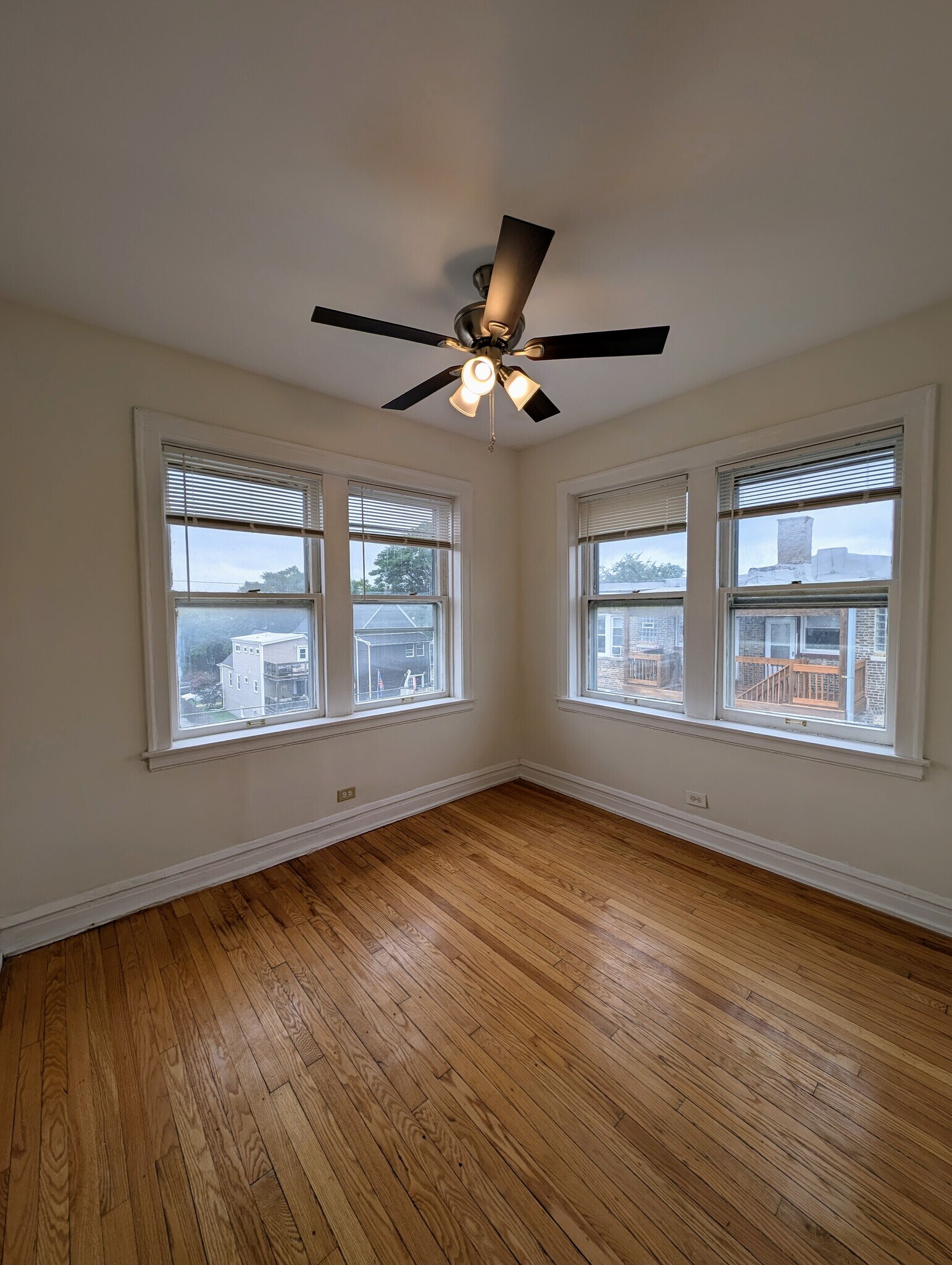 Back Bedroom - 3508 W Dickens Ave