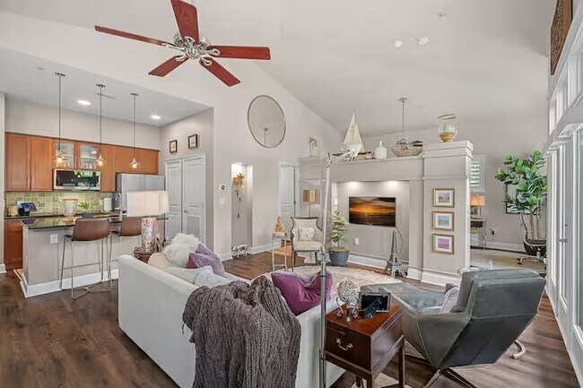 Building Photo - 635 N Alexander St