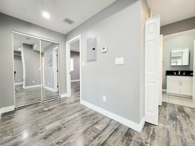 Building Photo - 631 W 83rd St