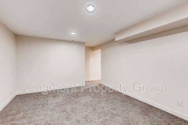 Building Photo - 1601 Great Western Dr