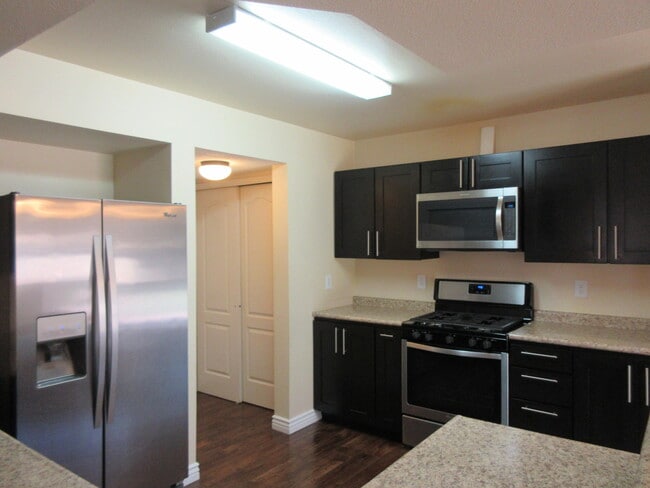 Building Photo - 14310 Island Point Dr