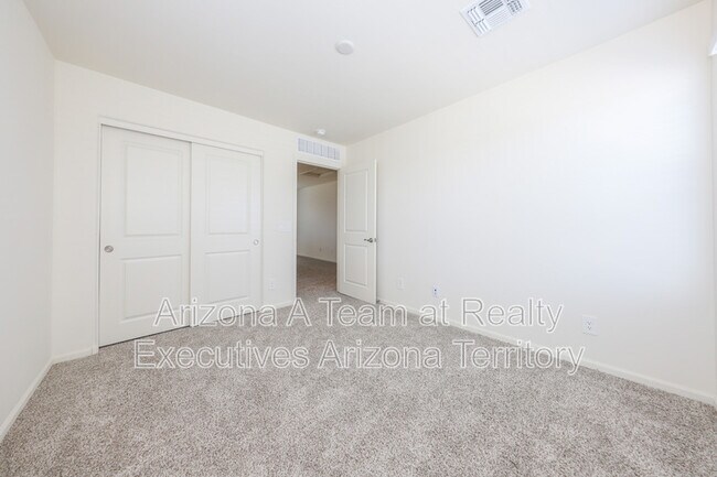 Building Photo - 7867 S Walnutview Dr