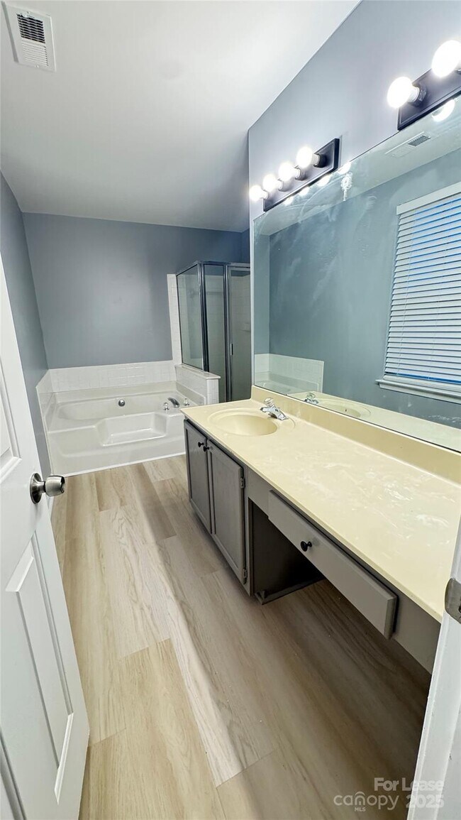 Building Photo - 1705 Starling Ct