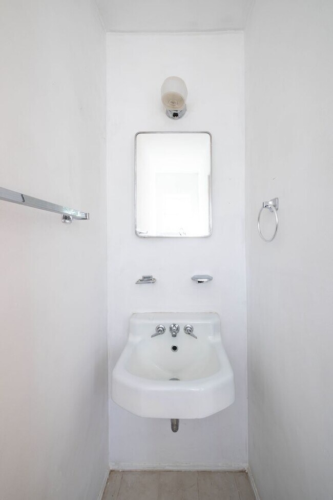 Building Photo - Charming Midtown Santa Fe Home