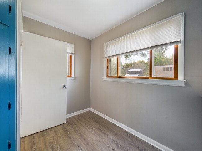 Building Photo - 112 Brady Ln