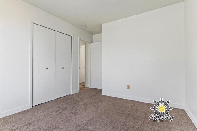 Building Photo - 2066 E 10095 S