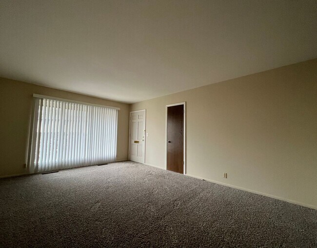 Building Photo - Midtown Quadplex with Pool- 3 bed, 2 bath