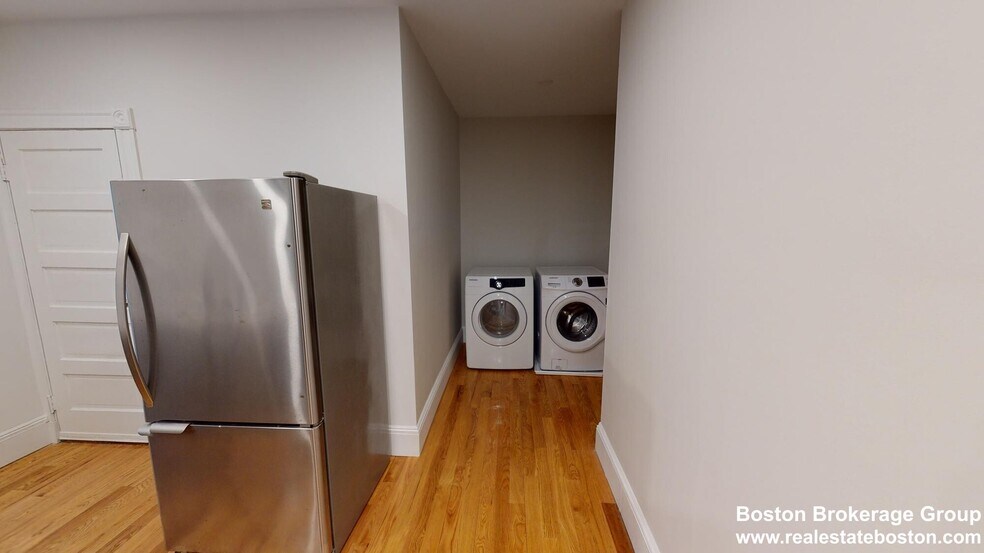 Building Photo - 19 Sudan St