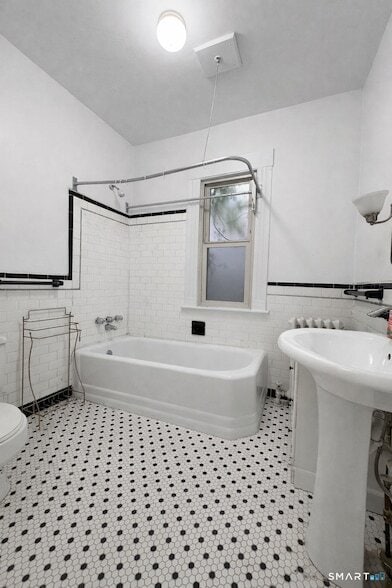 Building Photo - 787 Elm St