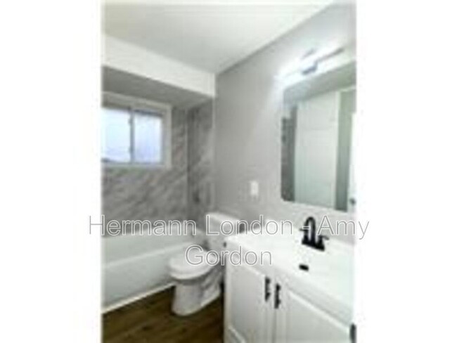 Building Photo - 2247 Lovett Dr
