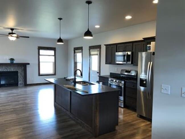 Building Photo - 4 bedroom 3 bath home in Ryen Glenn
