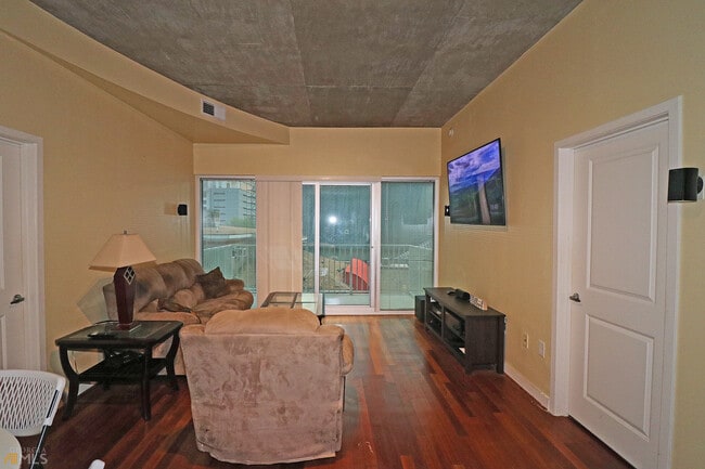 Building Photo - 250 Pharr Rd NE