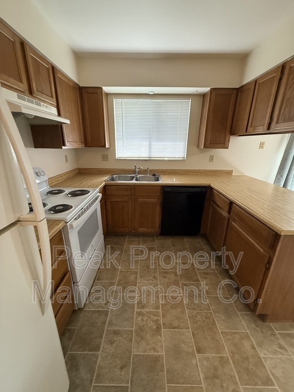 Building Photo - 2720 Sagebrush Dr