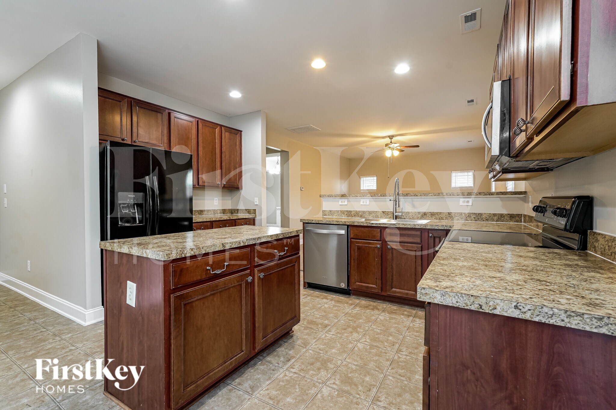 Building Photo - 137 Rosewalk Ln